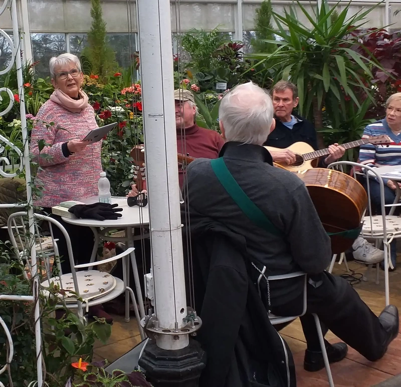 Women reciting poetry in the Conservatory